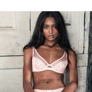38C VICTORIA SECRET Body by Victoria Unlined Uplift Demi Bra Pink Lace Elongated